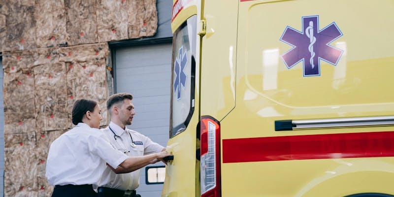 Quais são as vantagens de contratar uma ambulância particular para um grande evento?